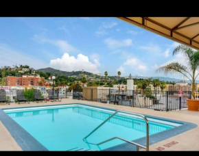 Hollywood 1Bed Apt w Rooftop pool & Panoramic View
